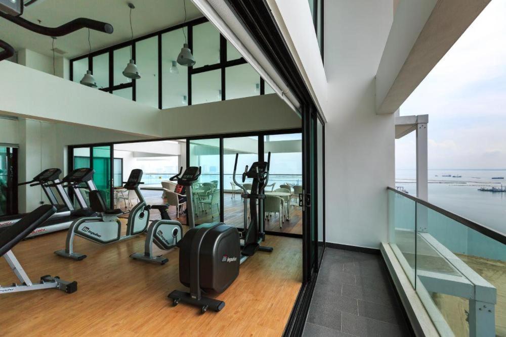 Sunrise Gurney Premium Executive City/Seafront Suite - Penang Джорджтаун Экстерьер фото