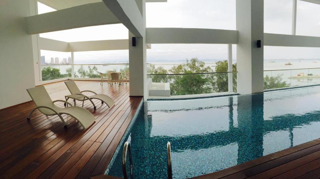 Sunrise Gurney Premium Executive City/Seafront Suite - Penang Джорджтаун Экстерьер фото